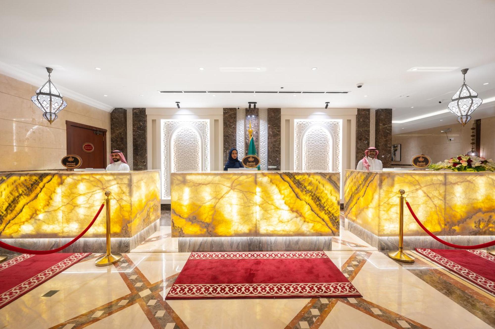 Отель Shaza Regency Plaza Al Madinah Медина Экстерьер фото The hotel's lobby