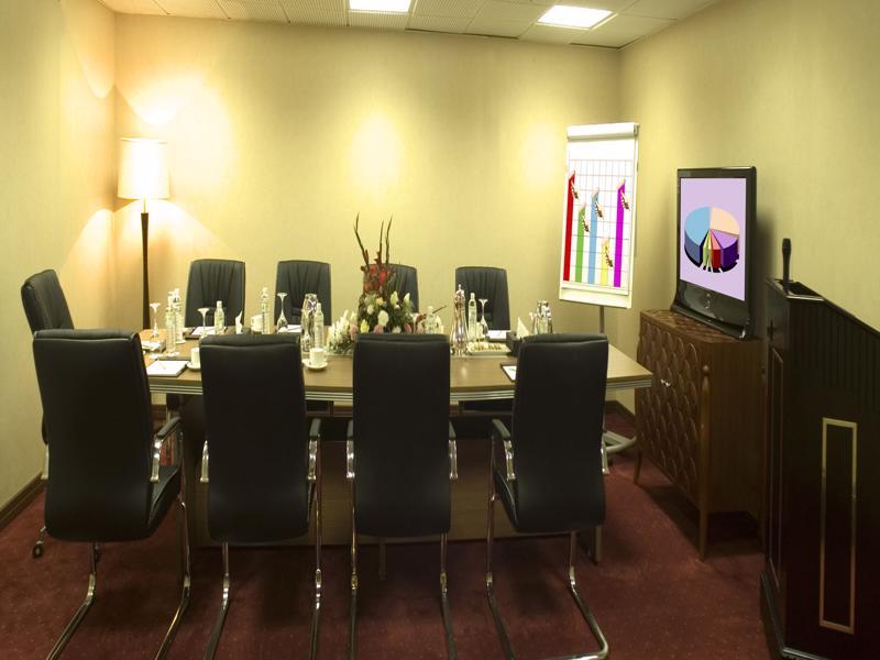 Отель Shaza Regency Plaza Al Madinah Медина Экстерьер фото A meeting room