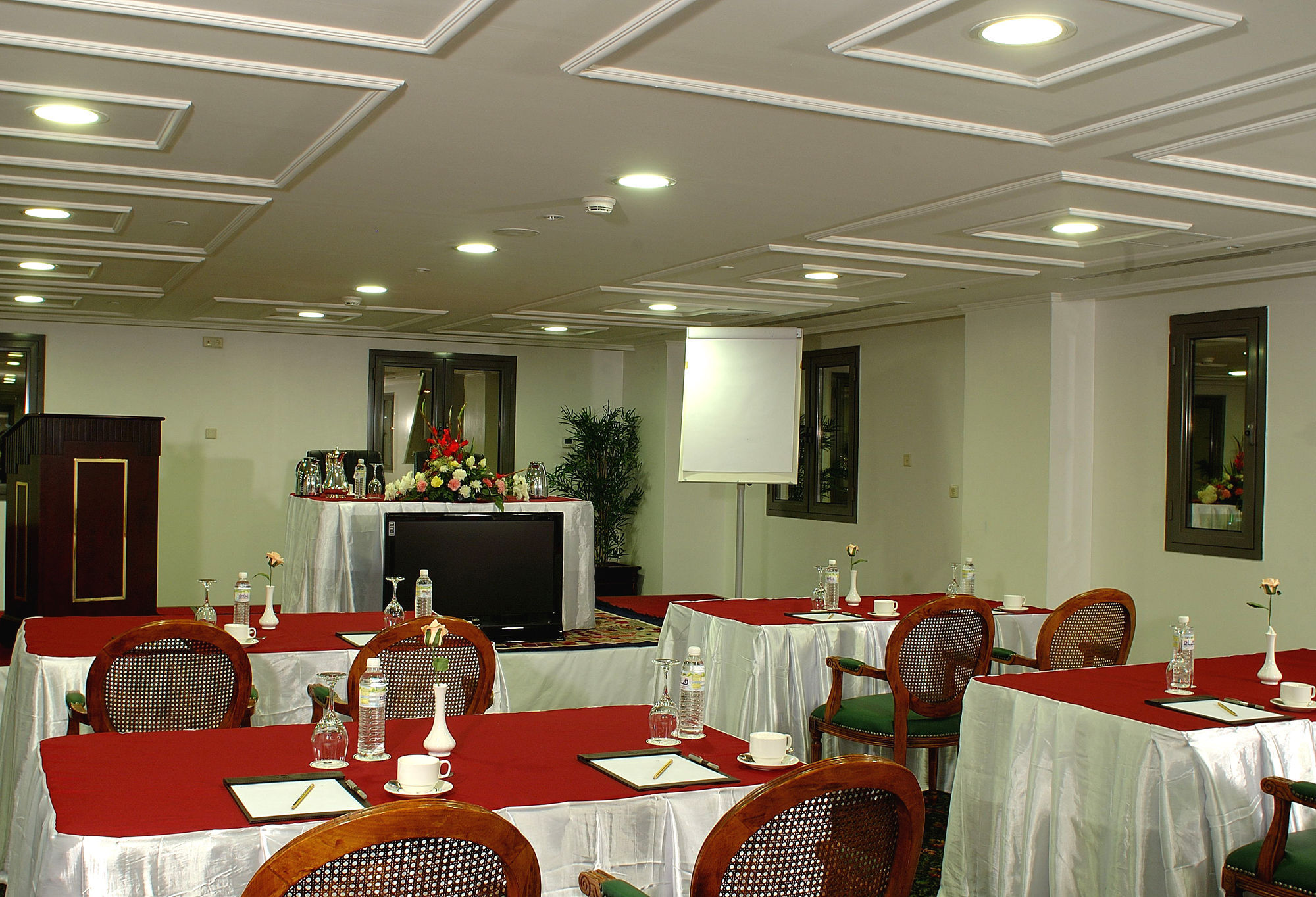 Отель Shaza Regency Plaza Al Madinah Медина Экстерьер фото Meeting room